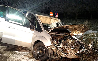 Tragedia na drodze: 34-letni kierowca zginął na miejscu. Jego najbliżsi są ranni